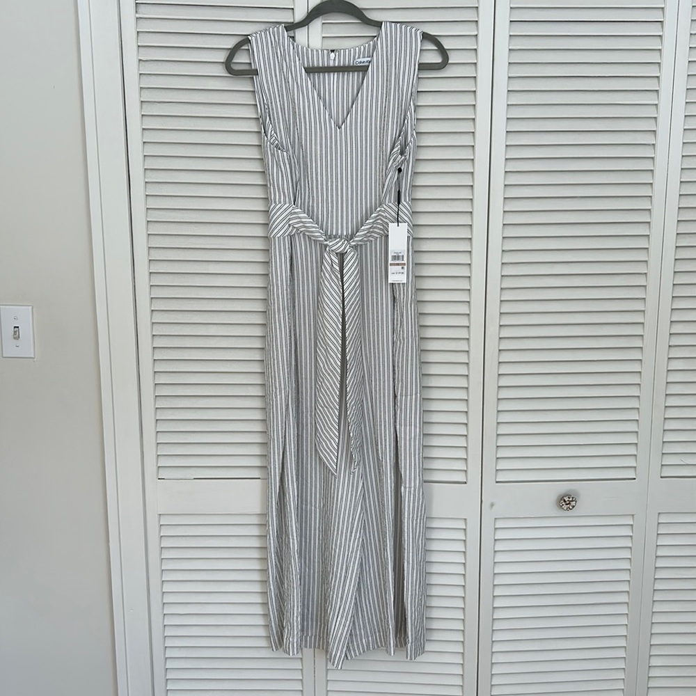 Never worn. Super flattering.